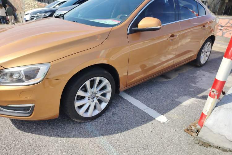 Used Volvo S60 2014 S60L 2.0T Zhiyuan Edition Exterior 3
