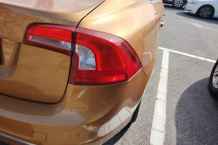 Used Volvo S60 2014 S60L 2.0T Zhiyuan Edition Exterior 6
