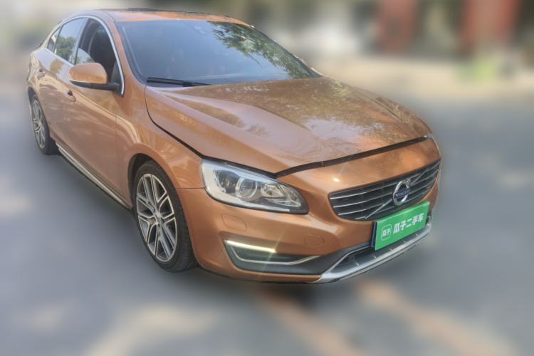 Used Volvo S60 2014 T5 Zhiya Edition Front Right 45 Deg