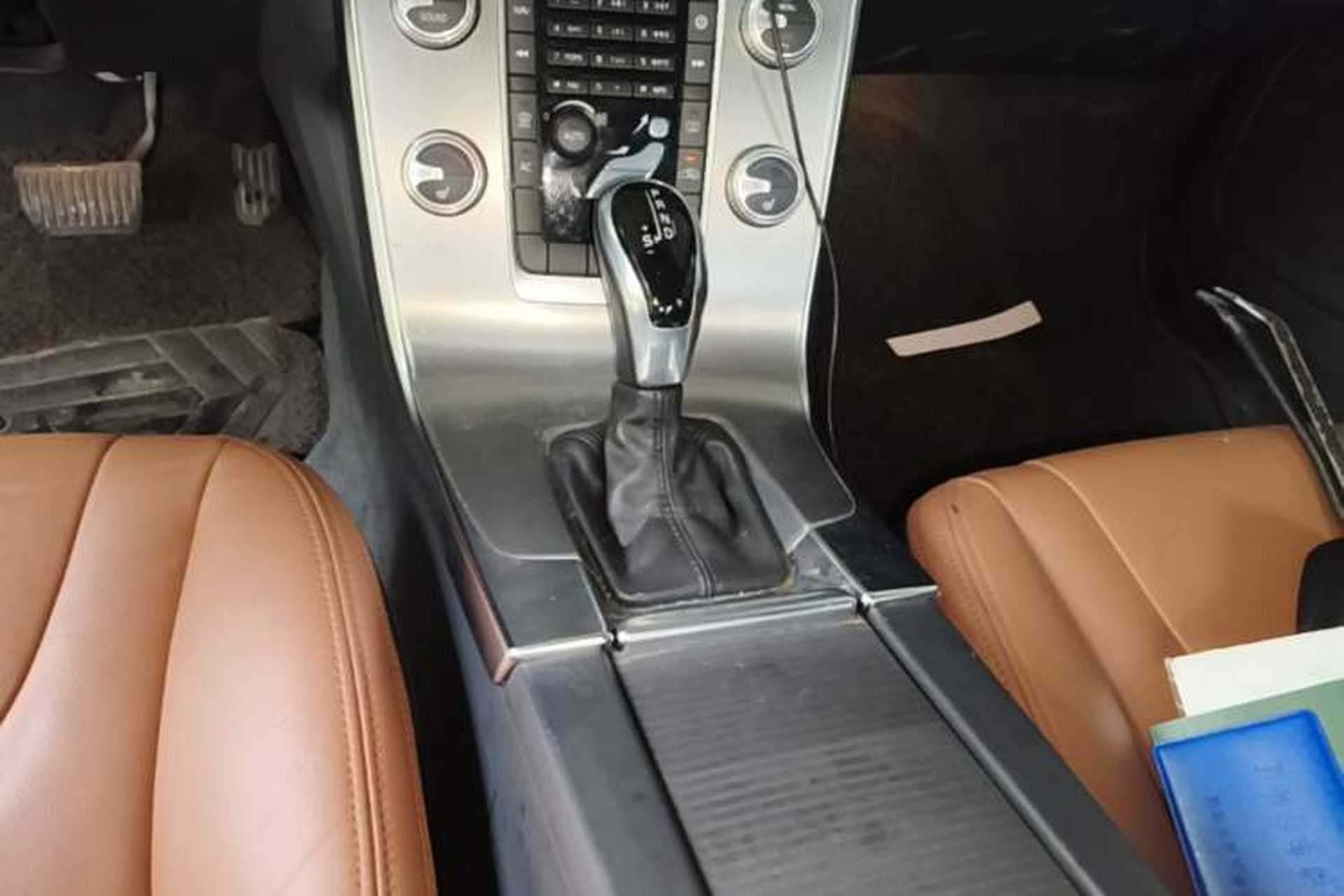 Used Volvo S60 2014 S60L 2.0T Zhiyuan Edition Gear Lever