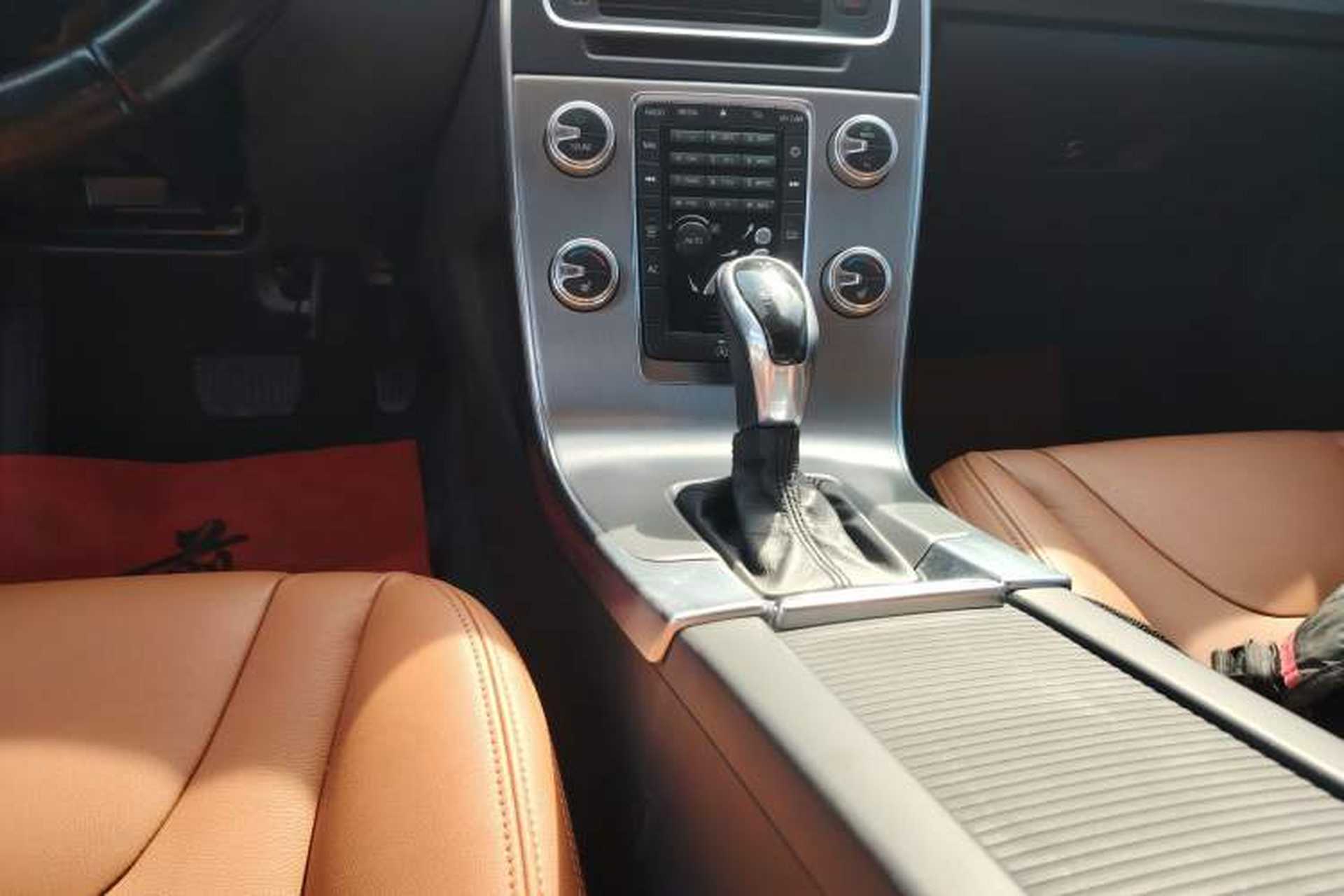Used Volvo S60 2014 S60L 2.0T Zhiyuan Edition Gear Lever