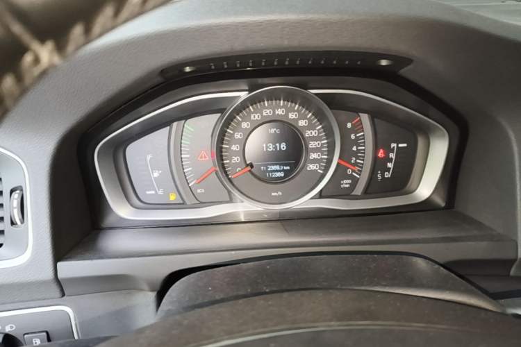 Used Volvo S60 2014 S60L 2.0T Zhiyuan Edition Instrument Cluster
