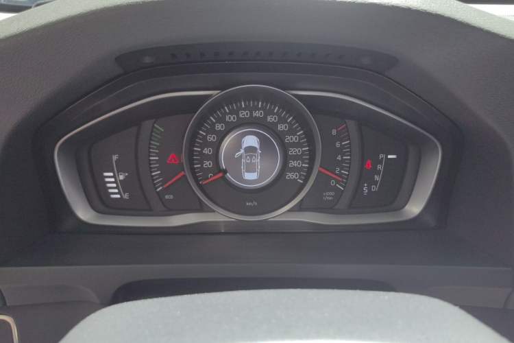 Used Volvo S60 2014 S60L 2.0T Zhiyuan Edition Instrument Cluster