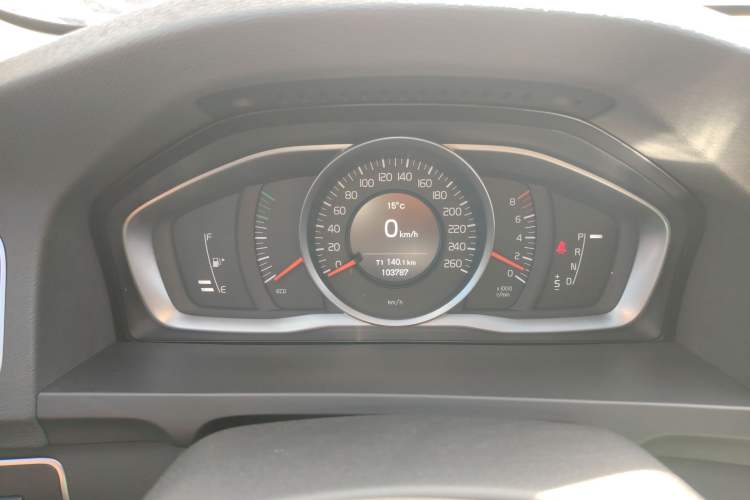 Used Volvo S60 2014 S60L 2.0T Zhiyuan Edition Instrument Cluster
