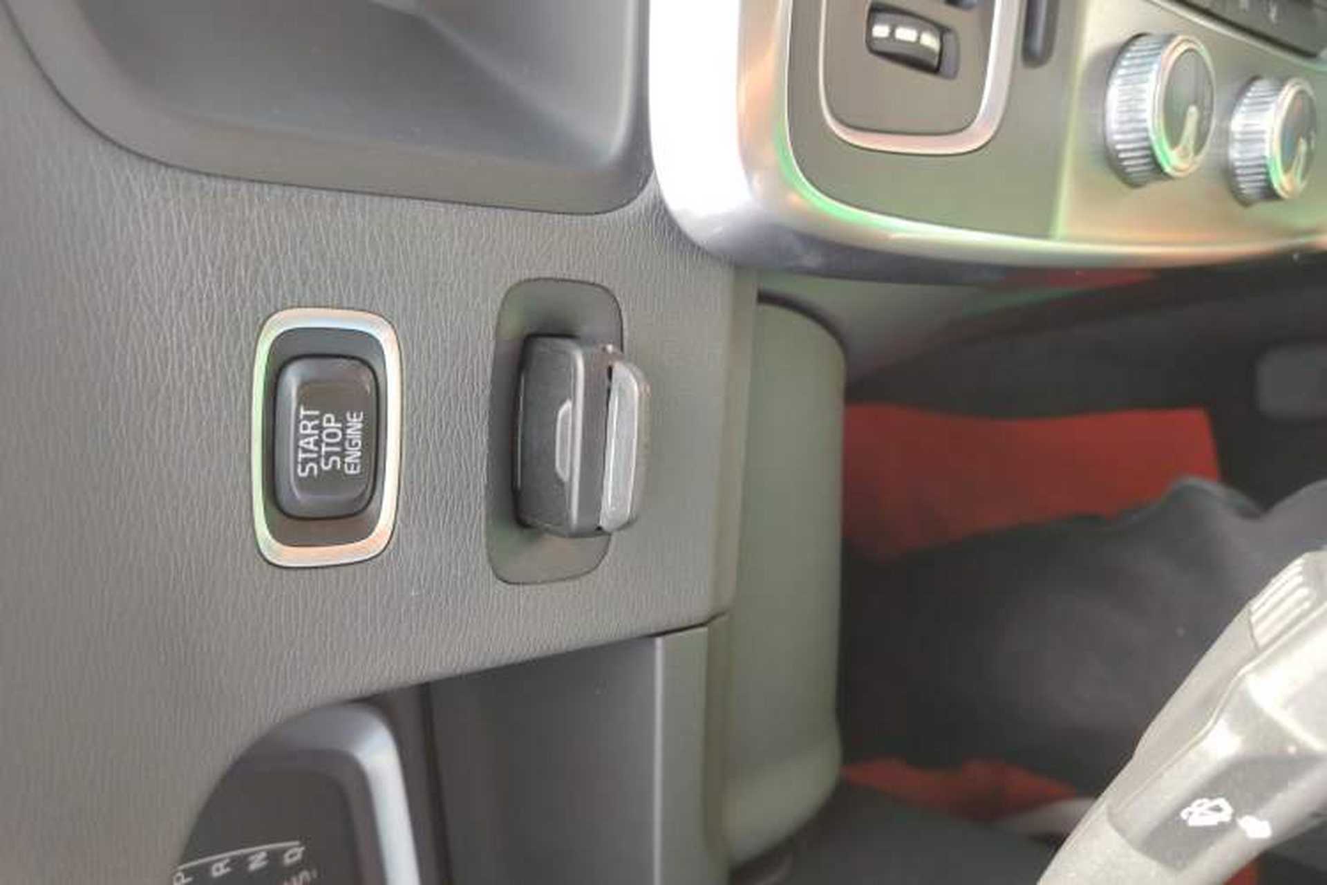Used Volvo S60 2014 S60L 2.0T Zhiyuan Edition Interior 1
