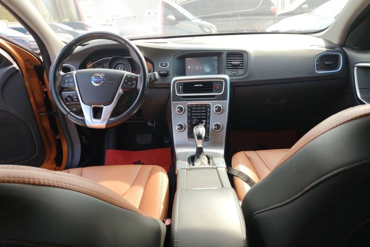 Used Volvo S60 2014 S60L 2.0T Zhiyuan Edition Interior 2