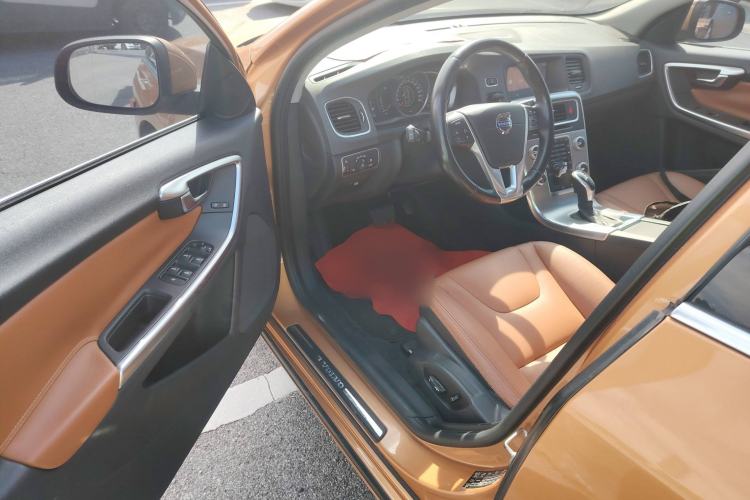Used Volvo S60 2014 S60L 2.0T Zhiyuan Edition Interior 3