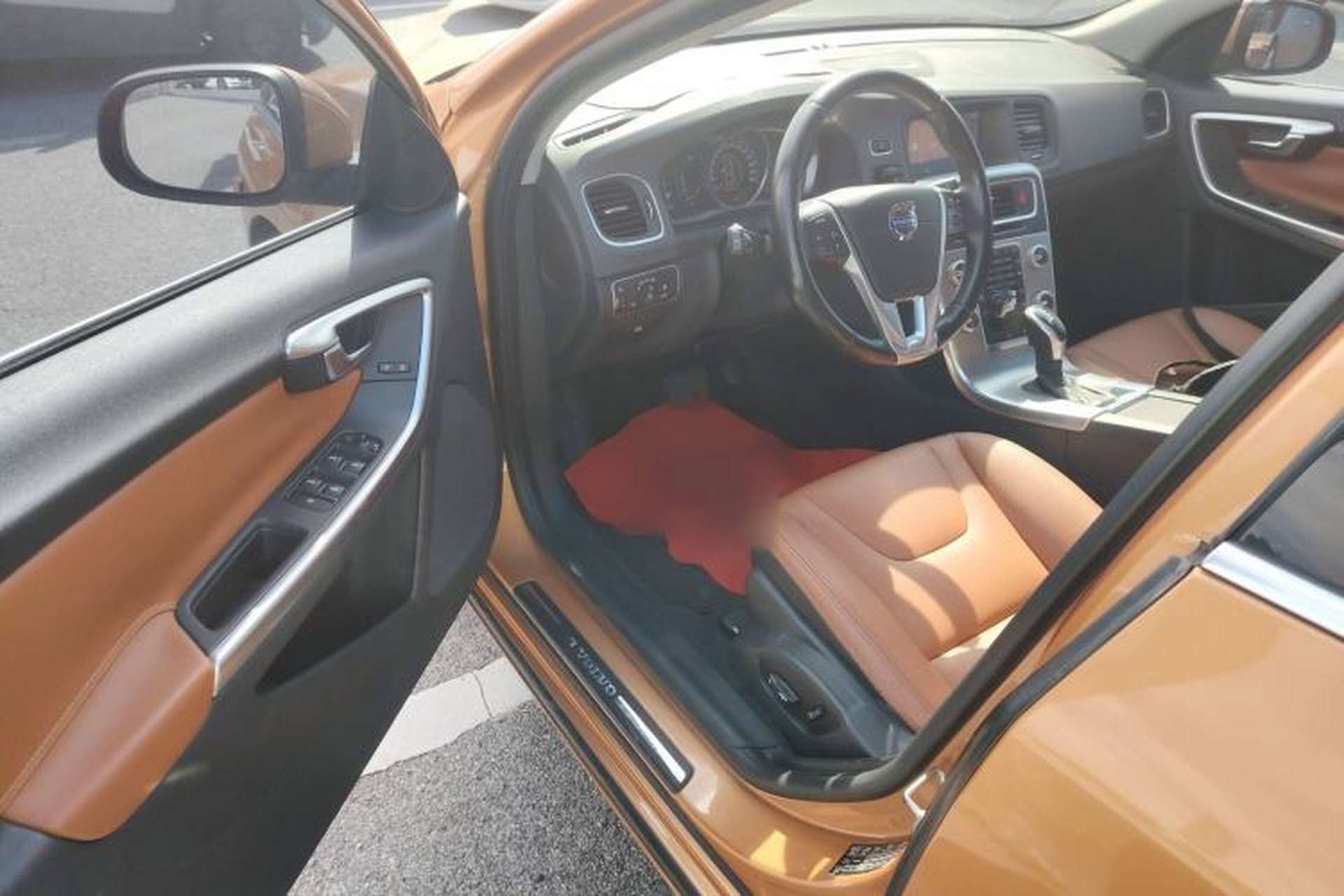 Used Volvo S60 2014 S60L 2.0T Zhiyuan Edition Interior 3