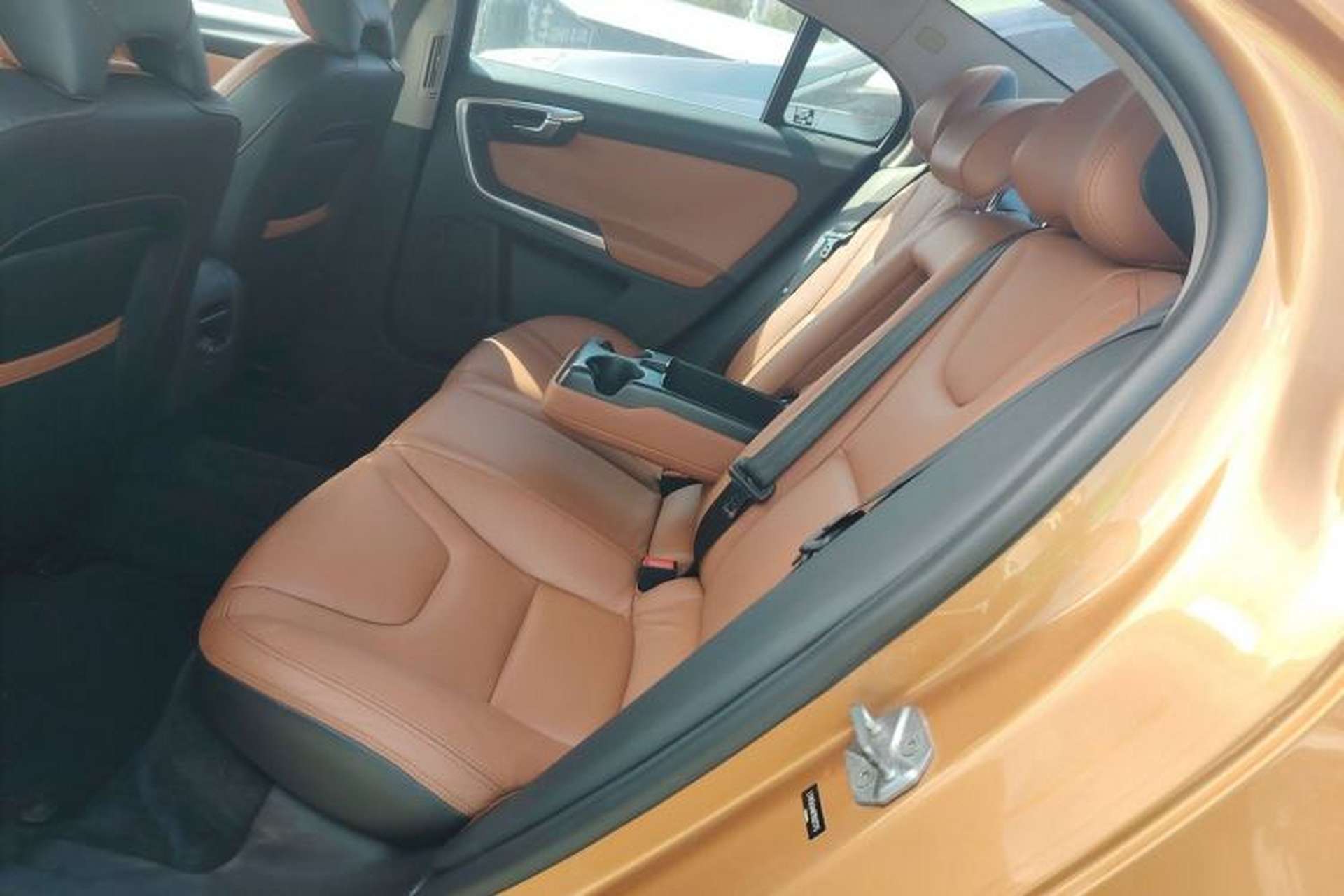 Used Volvo S60 2014 S60L 2.0T Zhiyuan Edition Interior 4