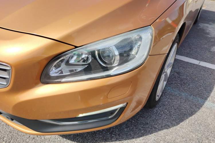 Used Volvo S60 2014 S60L 2.0T Zhiyuan Edition Left Front Headlight