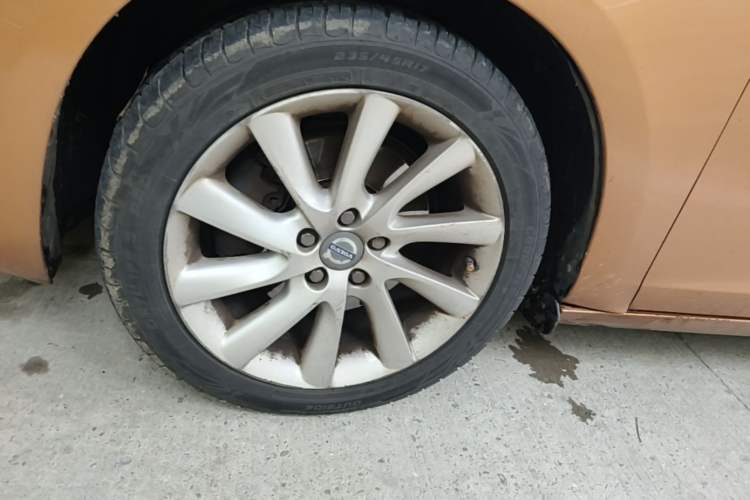 Used Volvo S60 2014 S60L 2.0T Zhiyuan Edition Left Front Wheel Hub