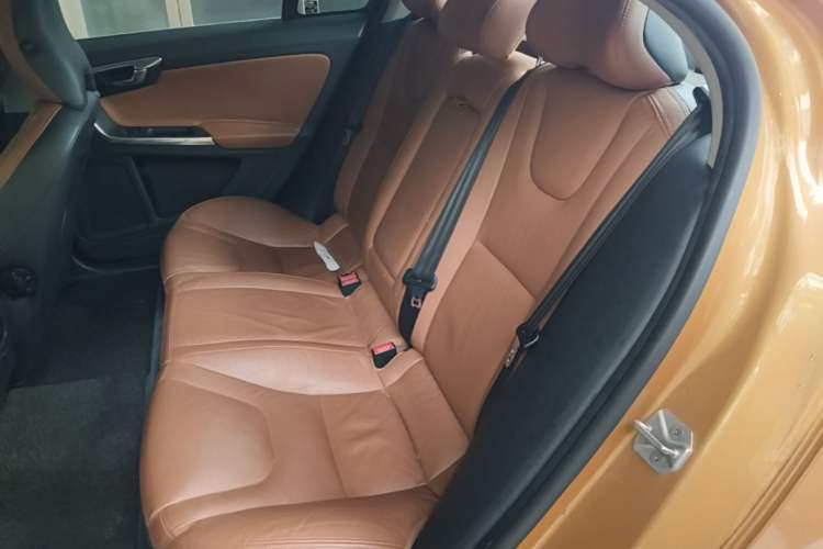Used Volvo S60 2014 S60L 2.0T Zhiyuan Edition Left Rear Seat