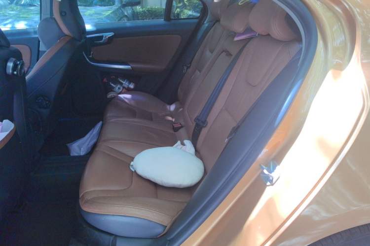 Used Volvo S60 2014 S60L 2.0T Zhiyuan Edition Left Rear Seat