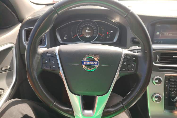 Used Volvo S60 2014 S60L 2.0T Zhiyuan Edition Steering Wheel