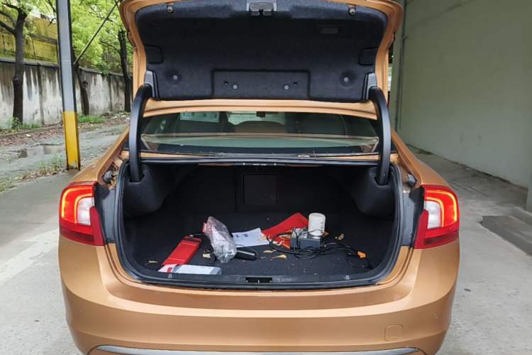 Used Volvo S60 2014 S60L 2.0T Zhiyuan Edition Trunk