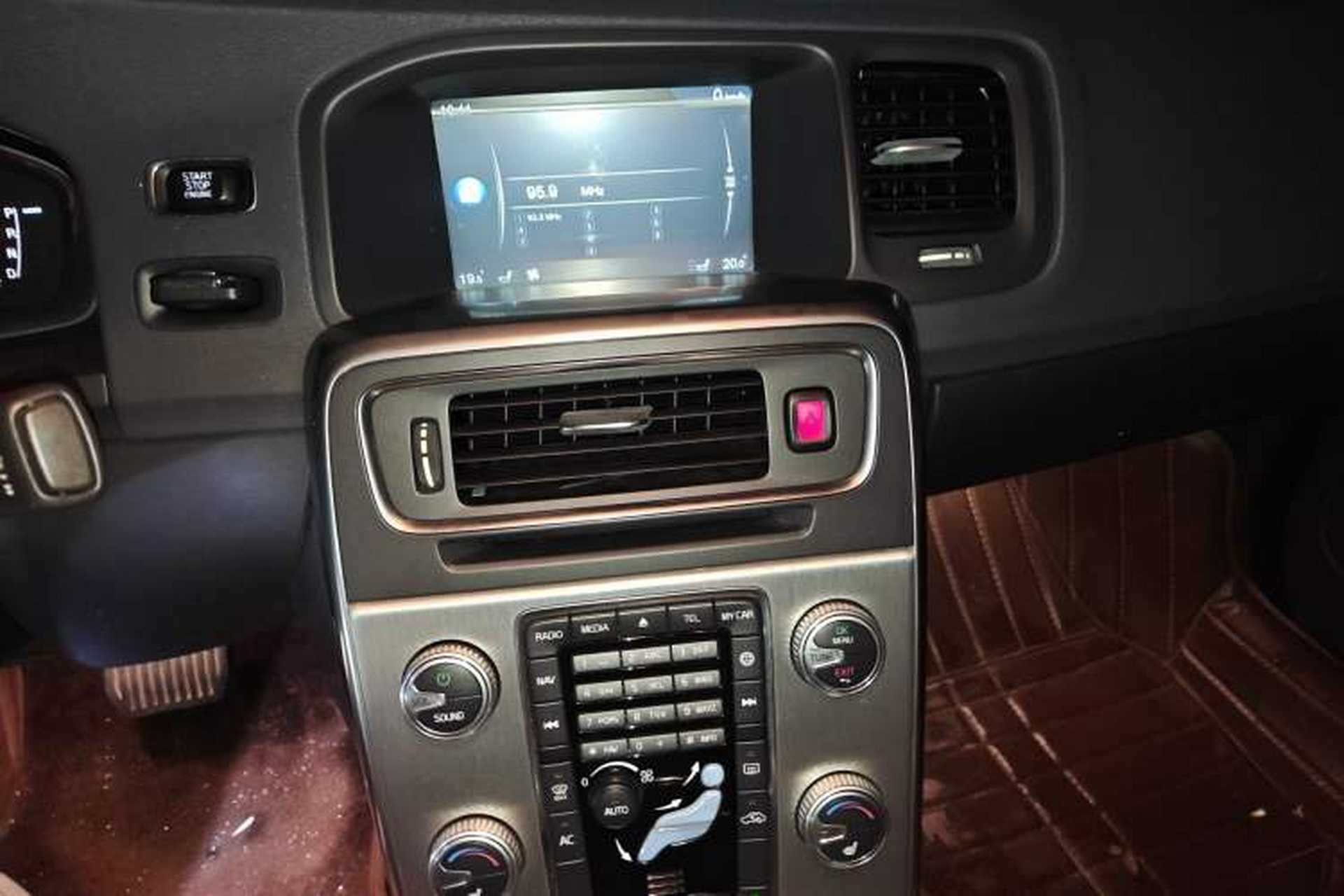 Used Volvo S60 2015 S60L 2.0T Zhiyuan Edition Audio And AC Panel