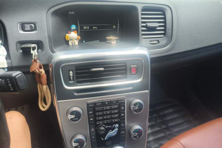 Used Volvo S60 2015 S60L 2.0T Zhiyuan Edition Audio And AC Panel