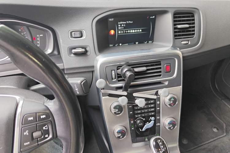Used Volvo S60 2015 S60L 2.0T Zhiyuan Edition Audio And AC Panel