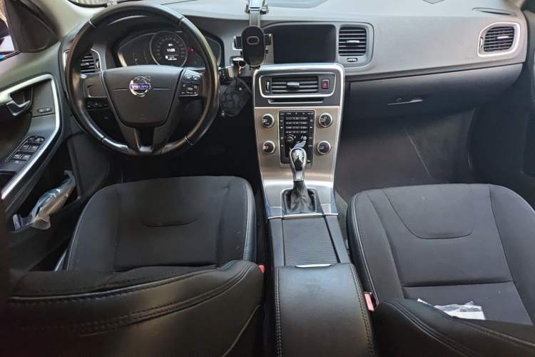 Used Volvo S60 2015 S60L 2.0T Smart Drive Edition Center Console