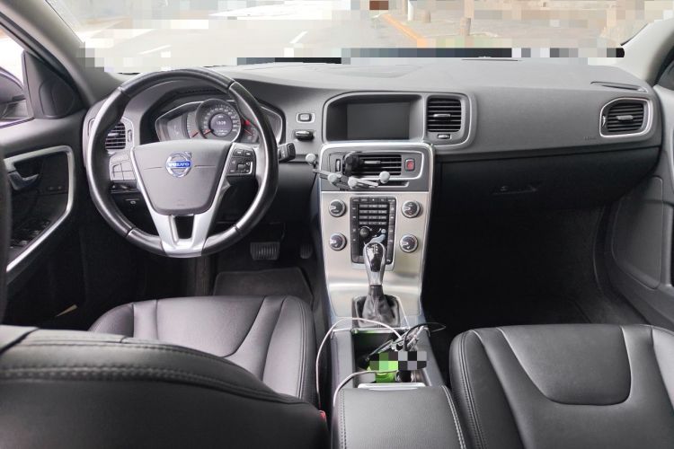 Used Volvo S60 2015 S60L 2.0T Zhiyuan Edition Center Console