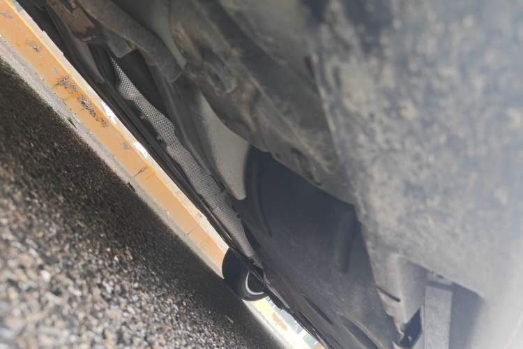 Used Volvo S60 2015 S60L 2.0T Zhiyuan Edition Chassis Front Left
