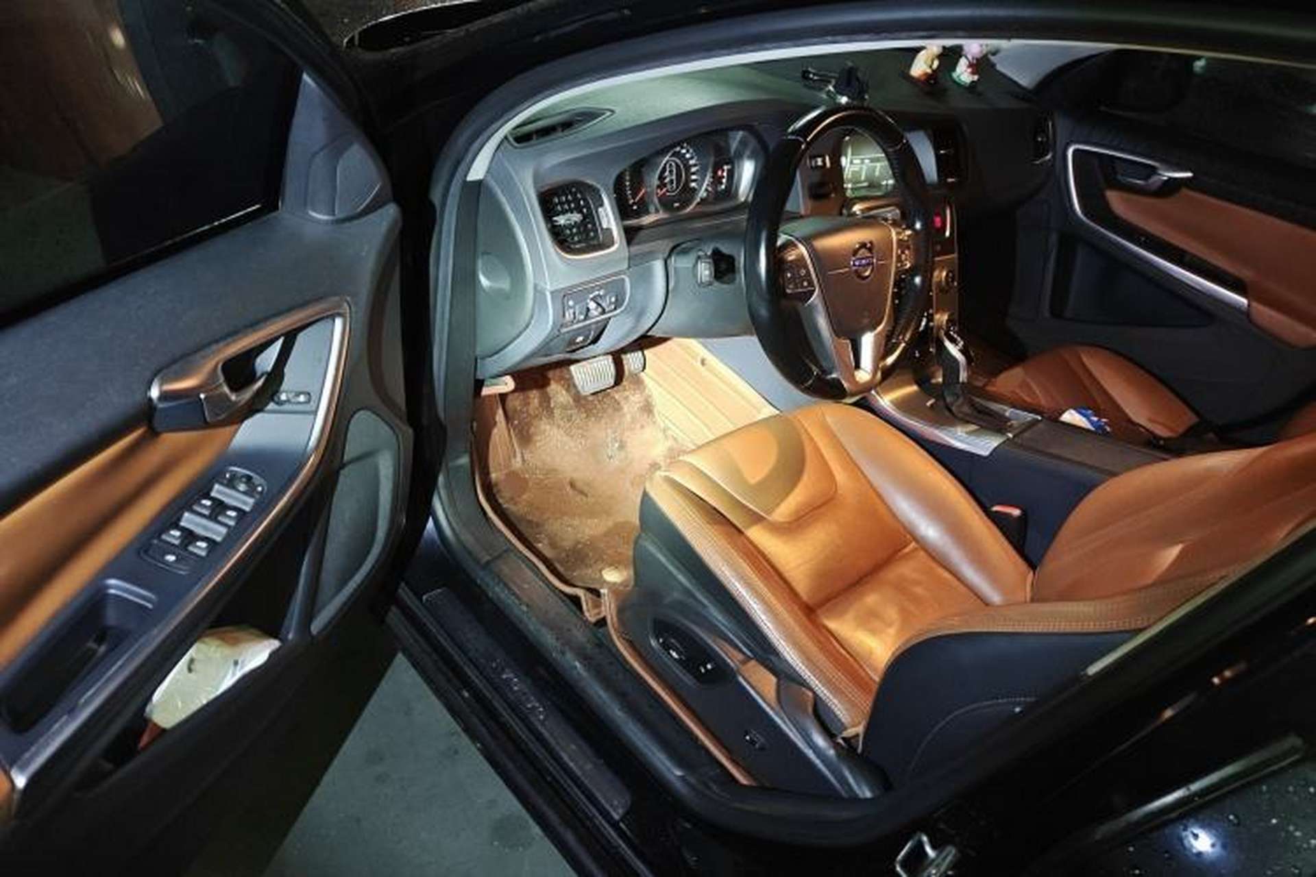 Used Volvo S60 2015 S60L 2.0T Zhiyuan Edition Driver Seat