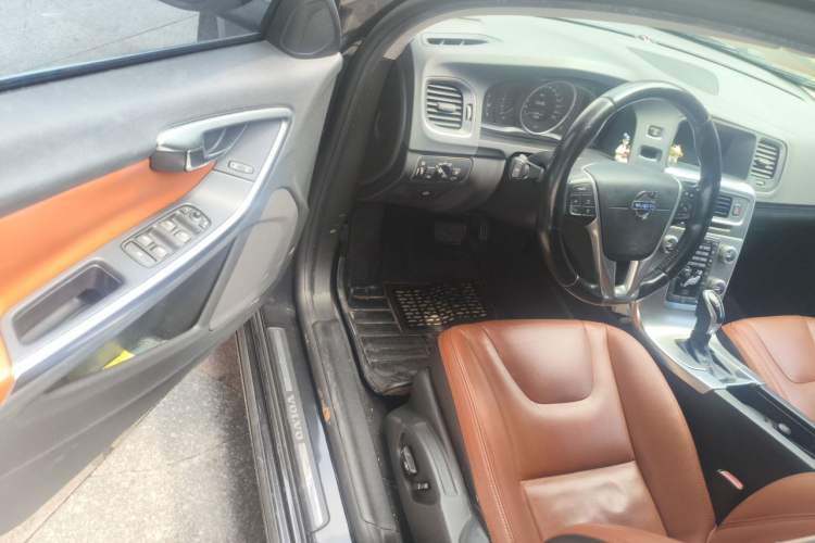 Used Volvo S60 2015 S60L 2.0T Zhiyuan Edition Driver Seat