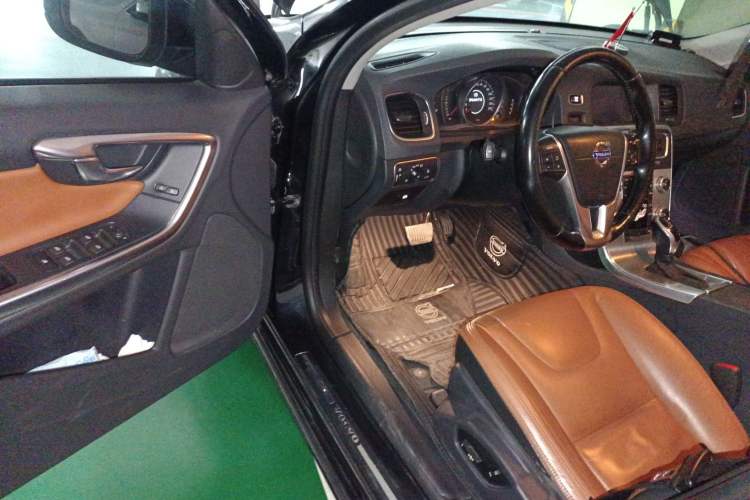 Used Volvo S60 2015 S60L 2.0T Zhiyuan Edition Driver Seat