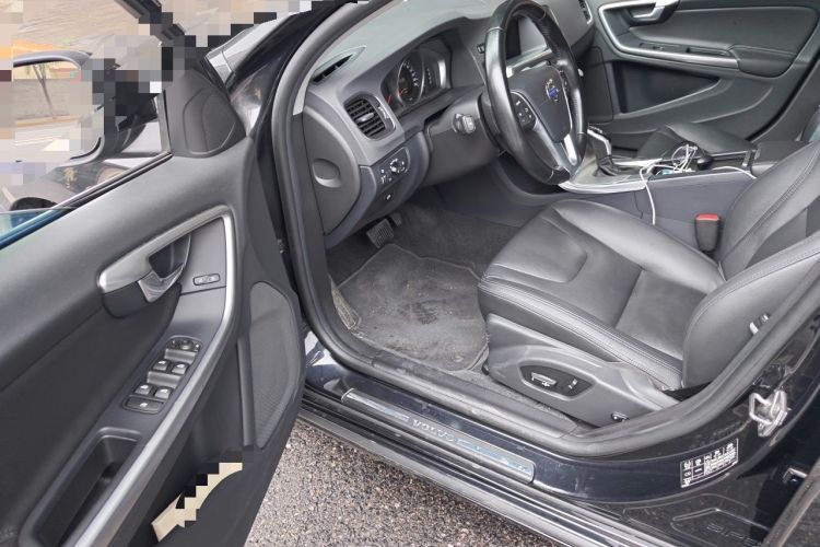 Used Volvo S60 2015 S60L 2.0T Zhiyuan Edition Driver Seat