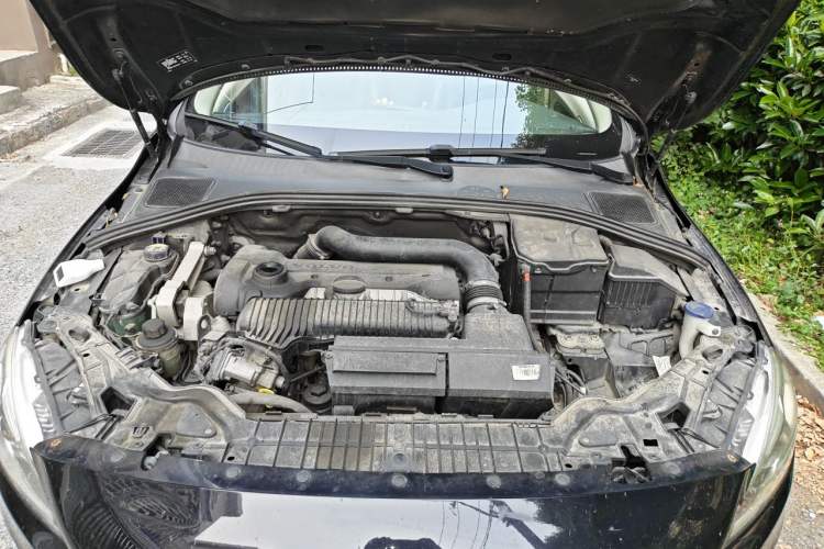 Used Volvo S60 2015 S60L 2.0T Zhiyuan Edition Engine Bay