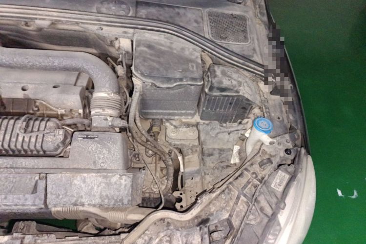 Used Volvo S60 2015 S60L 2.0T Zhiyuan Edition Engine Bay Left