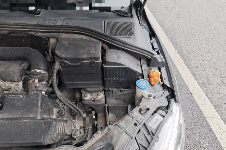 Used Volvo S60 2015 S60L 2.0T Zhiyuan Edition Engine Bay Left