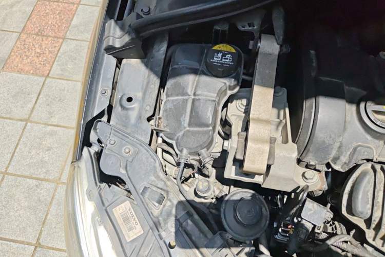 Used Volvo S60 2015 S60L 2.0T Smart Drive Edition Engine Bay Right
