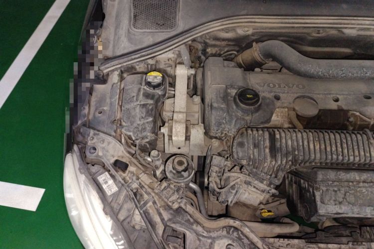 Used Volvo S60 2015 S60L 2.0T Zhiyuan Edition Engine Bay Right