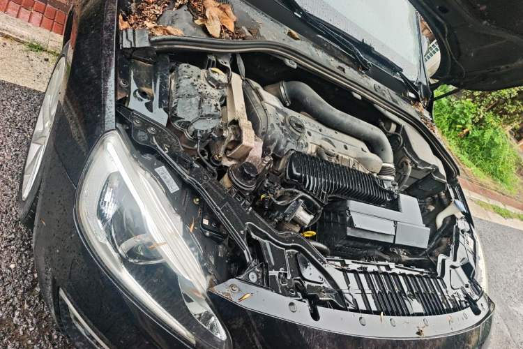 Used Volvo S60 2015 S60L 2.0T Zhiyuan Edition Engine Bay Right