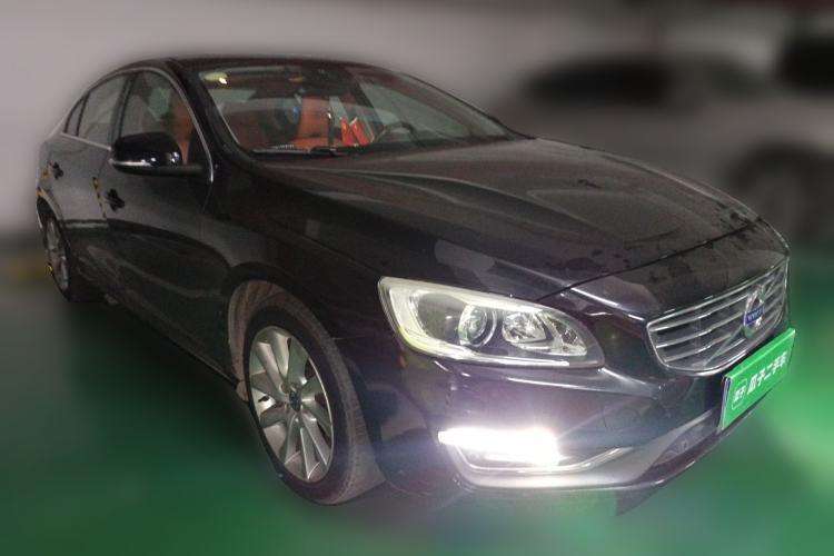 Used Volvo S60 2015 S60L 2.0T Zhiyuan Edition Front Right 45 Deg