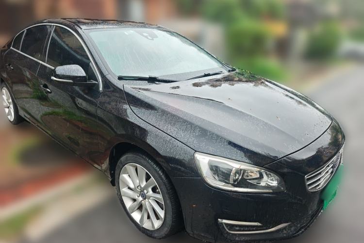 Used Volvo S60 2015 S60L 2.0T Zhiyuan Edition Front Right 45 Deg