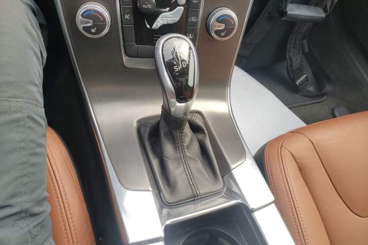 Used Volvo S60 2015 S60L T5 Intelligent Drive Edition Gear Lever
