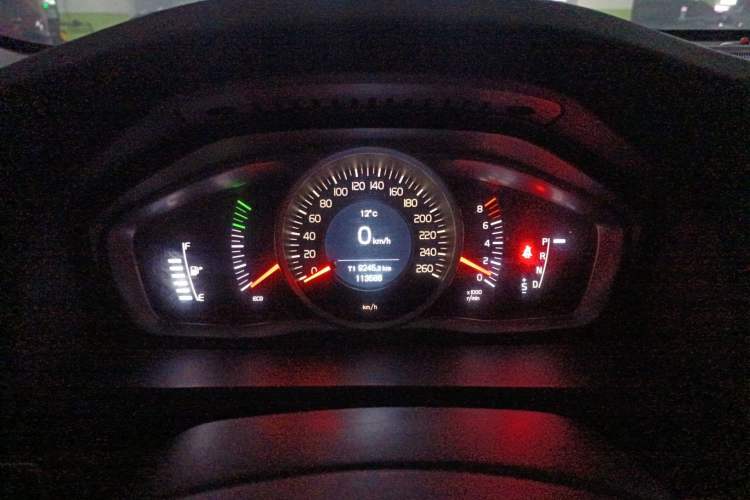 Used Volvo S60 2015 S60L 2.0T Zhiyuan Edition Instrument Cluster