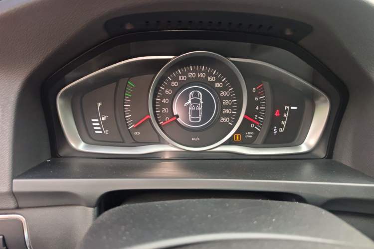 Used Volvo S60 2015 S60L 2.0T Zhiyuan Edition Instrument Cluster