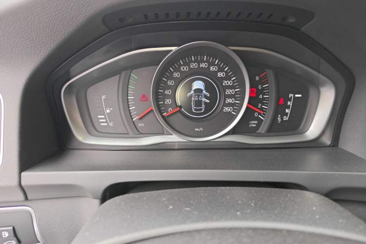 Used Volvo S60 2015 S60L 2.0T Zhiyuan Edition Instrument Cluster