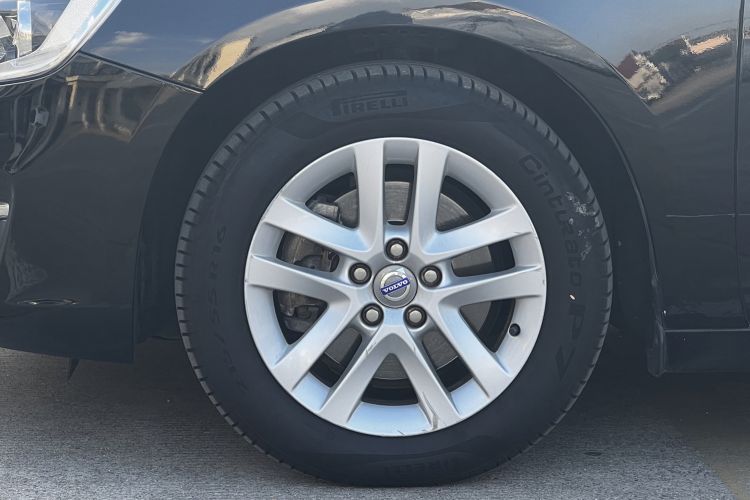Used Volvo S60 2015 S60L 2.0T Smart Drive Edition Left Front Wheel Hub