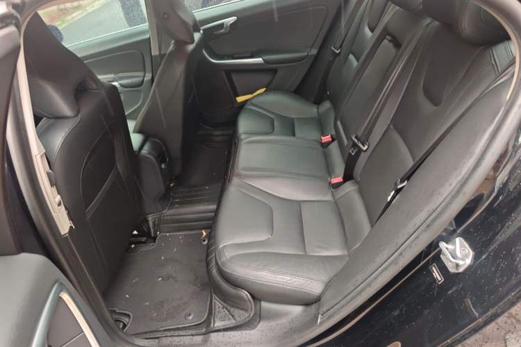 Used Volvo S60 2015 S60L 2.0T Zhiyuan Edition Left Rear Seat