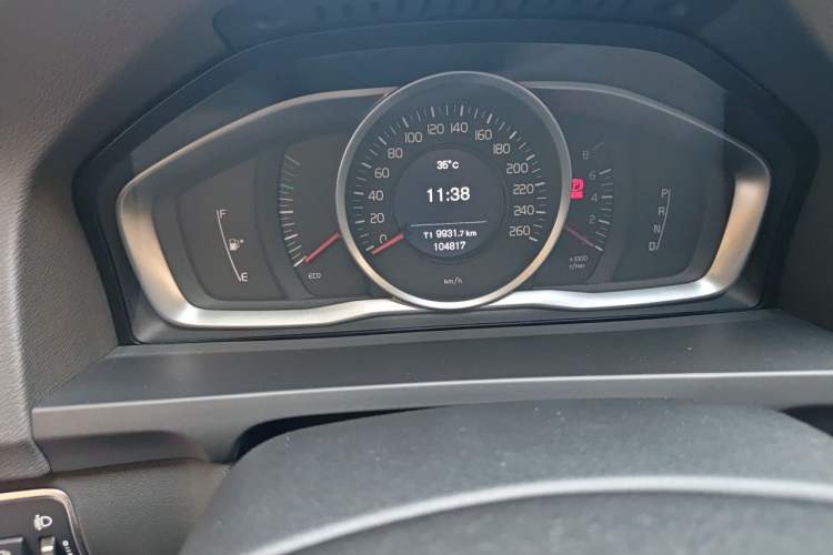 Used Volvo S60 2015 S60L 2.0T Smart Drive Edition Odometer Close Up