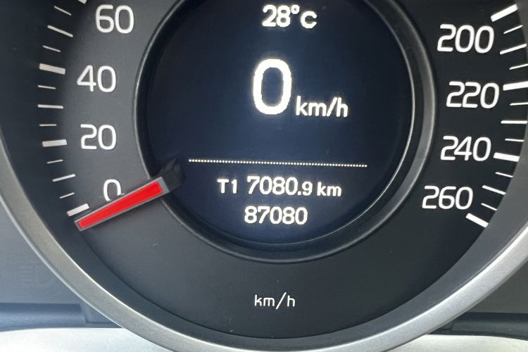 Used Volvo S60 2015 S60L 2.0T Smart Drive Edition Odometer Close Up