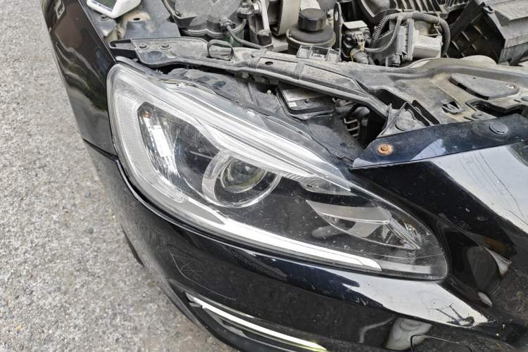 Used Volvo S60 2015 S60L 2.0T Zhiyuan Edition Right Front Headlight