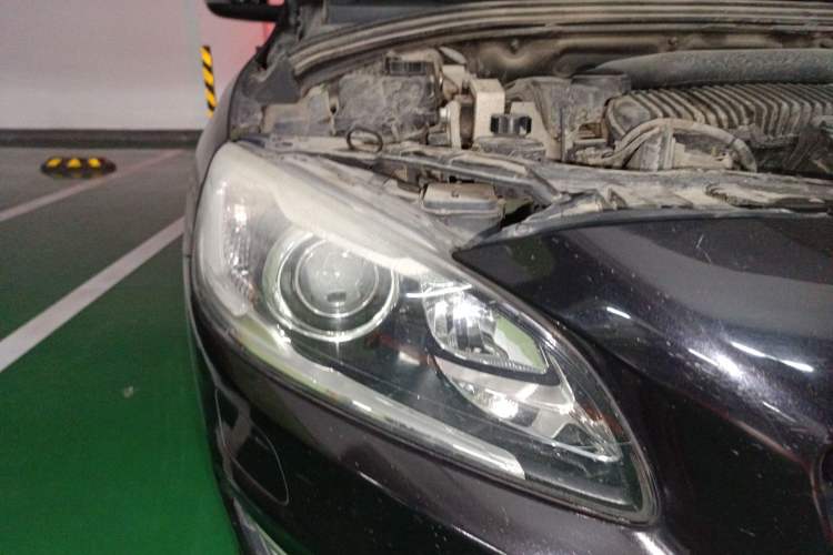 Used Volvo S60 2015 S60L 2.0T Zhiyuan Edition Right Front Headlight