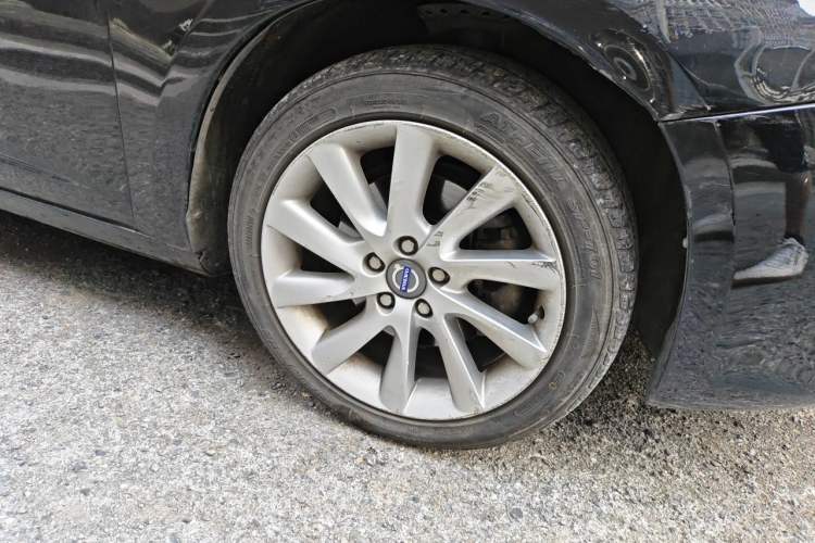 Used Volvo S60 2015 S60L 2.0T Zhiyuan Edition Right Front Wheel Hub