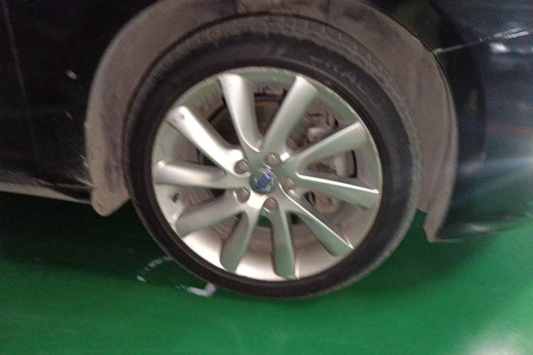 Used Volvo S60 2015 S60L 2.0T Zhiyuan Edition Right Front Wheel Hub