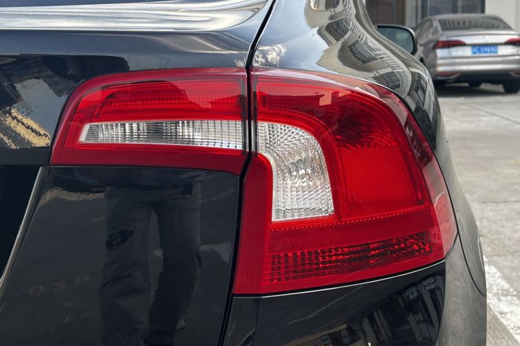 Used Volvo S60 2015 S60L 2.0T Smart Drive Edition Right Rear Taillight